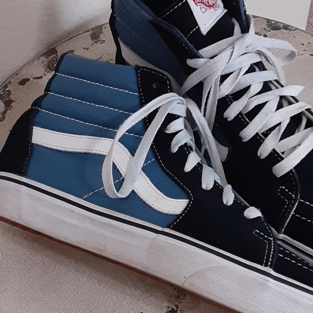 VANS...OFF THE WALL World's #1 Skateboard Shoe Size 9 Men, 10.5 Women, Unisex